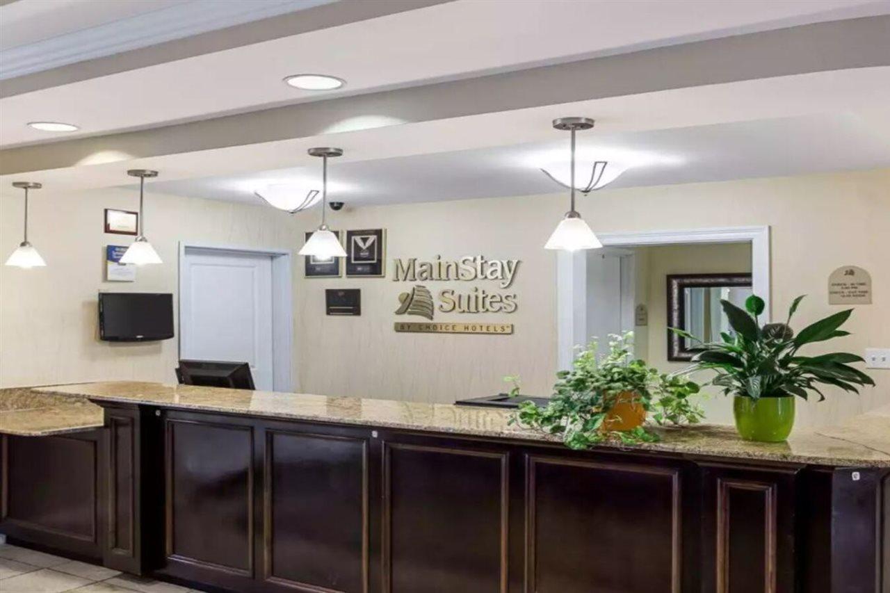 Mainstay Suites Хоума Екстериор снимка