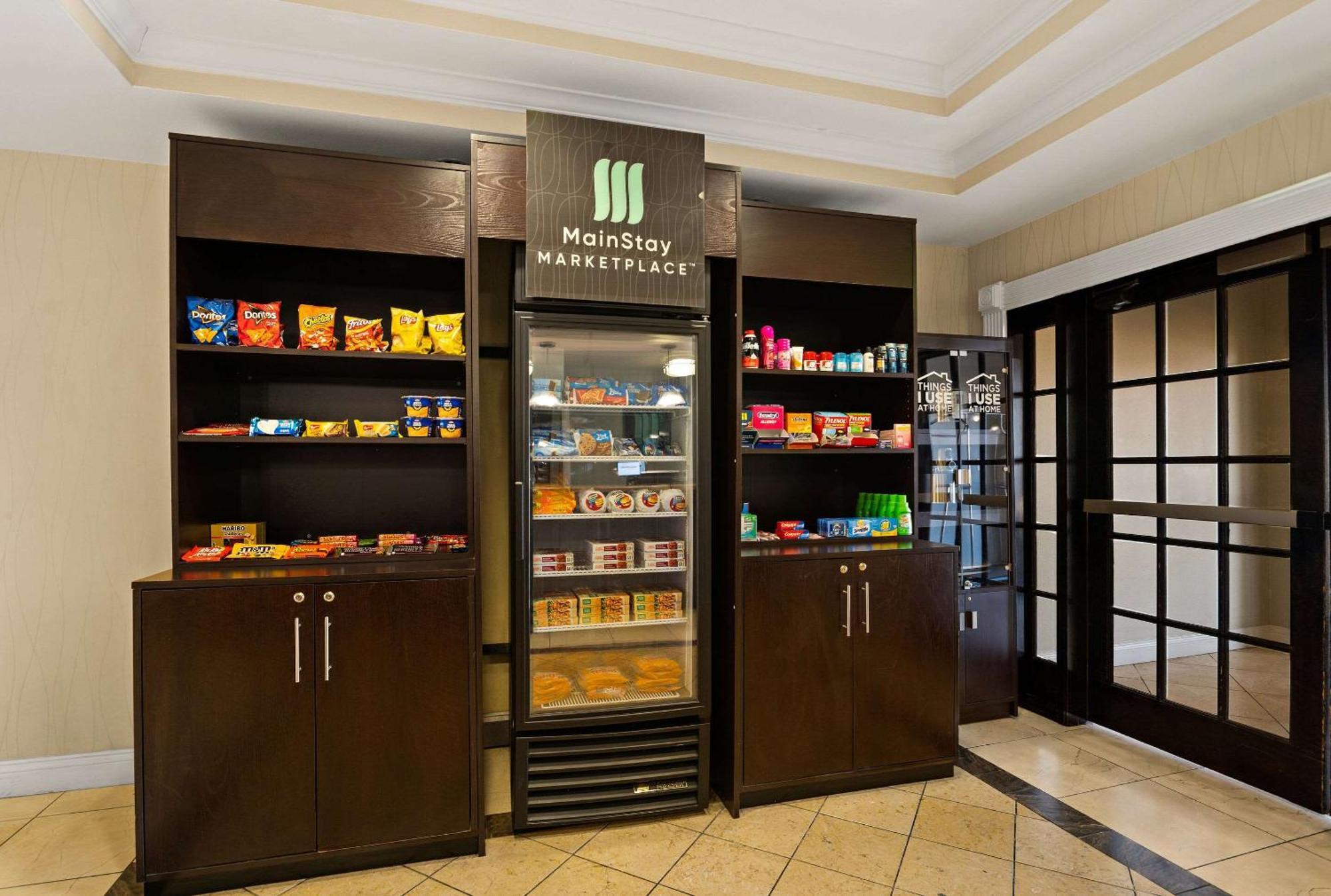 Mainstay Suites Хоума Екстериор снимка