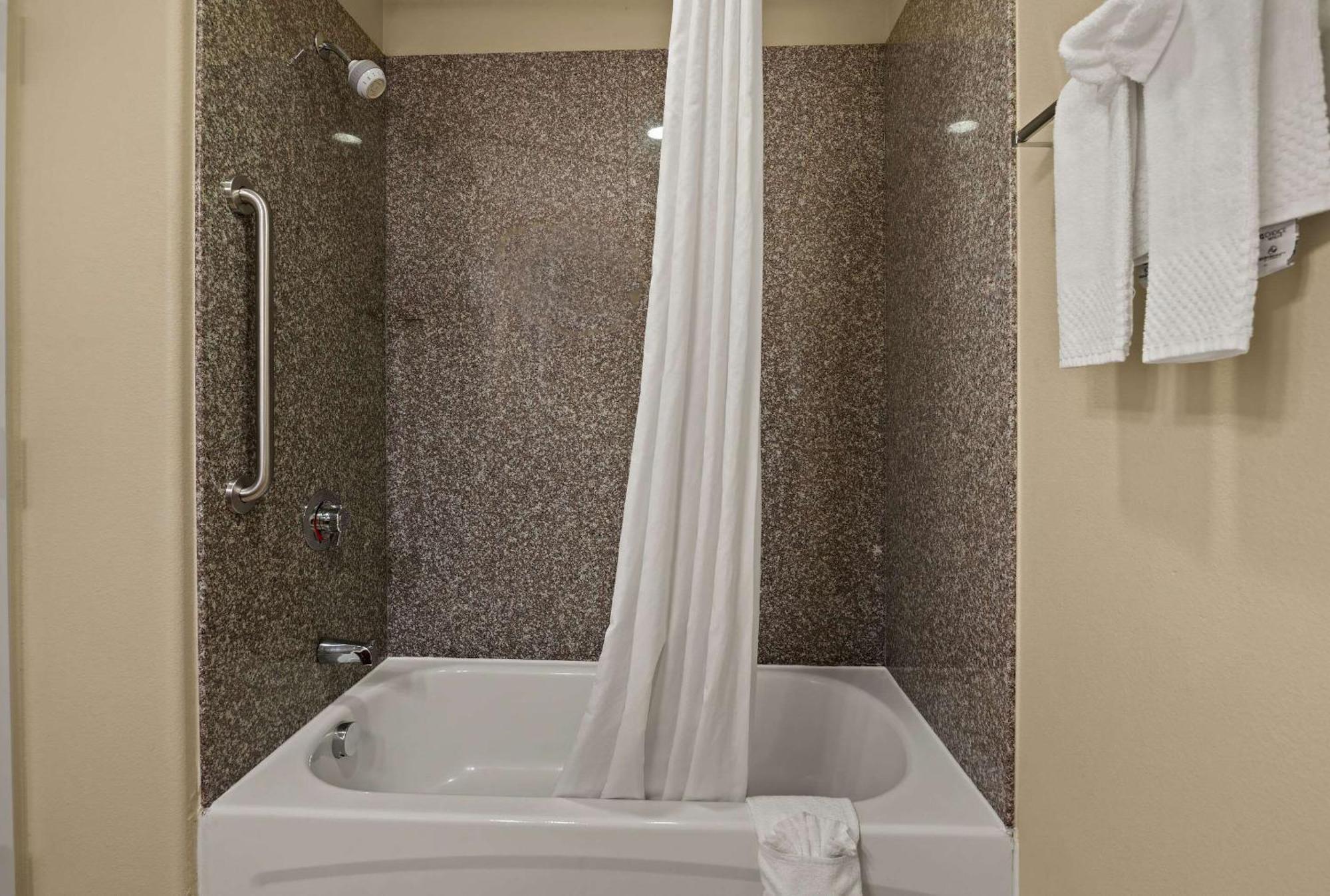Mainstay Suites Хоума Екстериор снимка